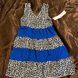 Very cute little girls dress! (Size runs small)